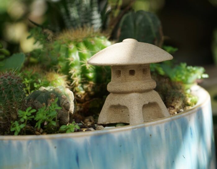 1Pcs Miniature Small Round Stone Lamp , Fairy Garden Accessories, Terrarium Supply Gardening Figurines