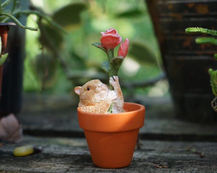 Fairy Garden Supplies Miniature Small Cute Hamster Holding Flowerfigurine Terrarium Accessories Diy Mini