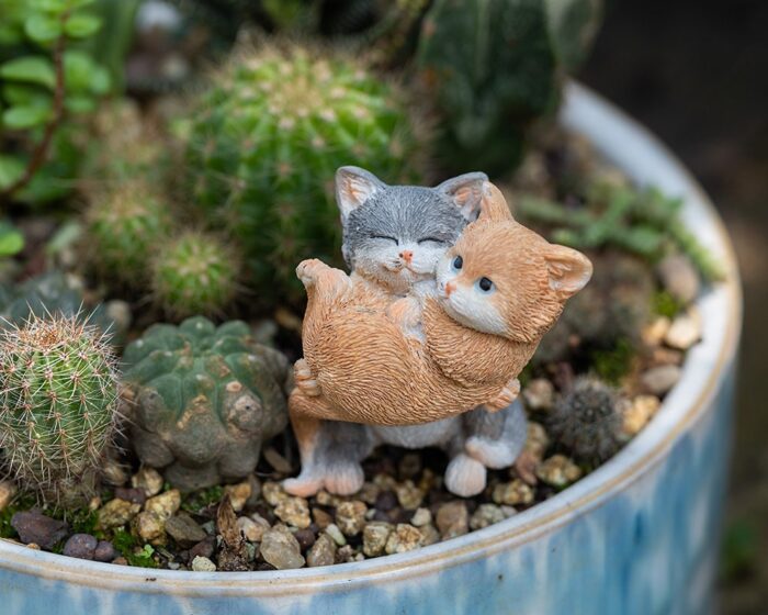 Miniature Small Cats Lovers Picked Up , Fairy Garden Supplies & Accessories, Mini Animals For Fairies & Terrariums