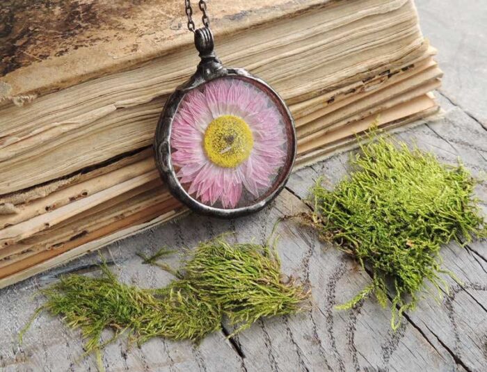 Pressed Flower, Wedding Necklace, Glass Terrarium Necklace , Bohemian Stained